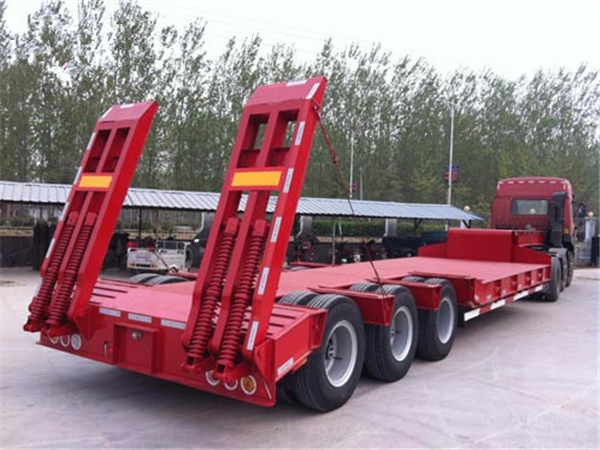 低平板運輸半掛車
